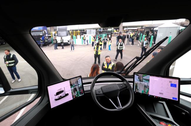 特斯拉量产版Semi卡车将交付 试驾司机赞不绝口 特斯拉量产版Semi卡车将交付 试驾司机赞不绝口