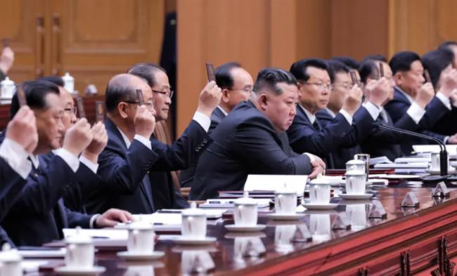 全票通过!金正恩“死亡之瞪”曝光 全票通过!金正恩“死亡之瞪”曝光