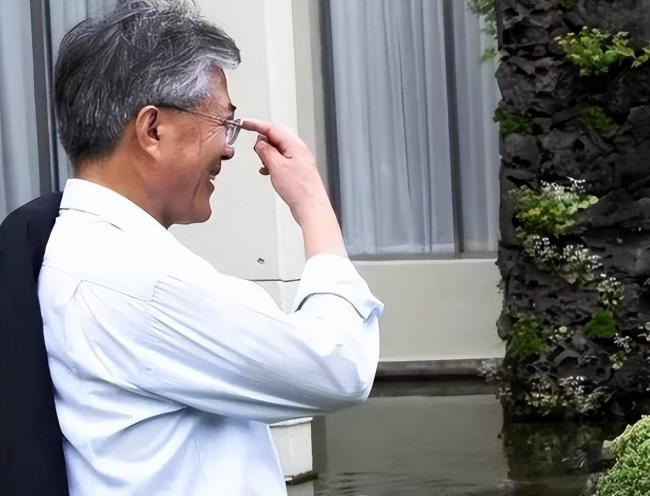 73岁的文在寅:每月爽拿近万美金退休金 爱种菜 73岁的文在寅:每月爽拿近万美金退休金 爱种菜