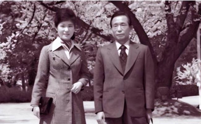 73岁的文在寅:每月爽拿近万美金退休金 爱种菜 73岁的文在寅:每月爽拿近万美金退休金 爱种菜