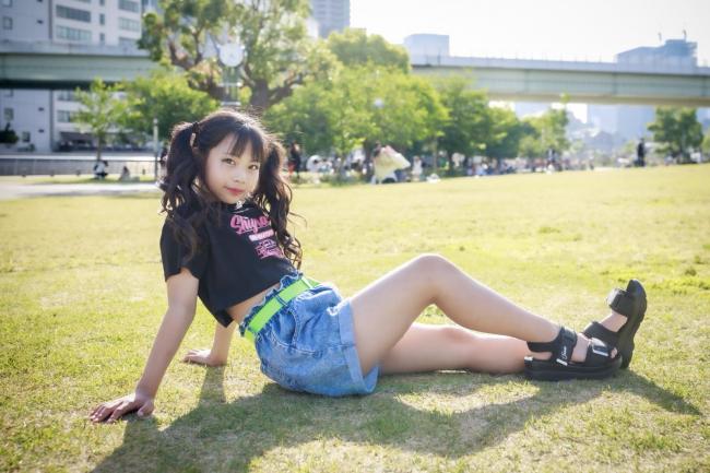 12岁长这样?“小学生辣妹”毕业照引百万人朝圣 12岁长这样?“小学生辣妹”毕业照引百万人朝圣