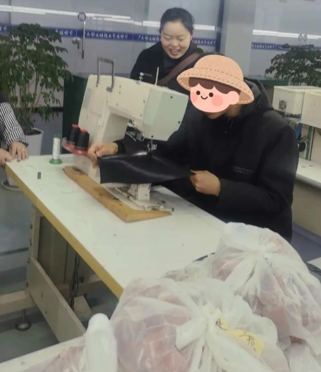 小伙留言:我有点自闭想找工作 回复让人泪目了 小伙留言:我有点自闭想找工作 回复让人泪目了