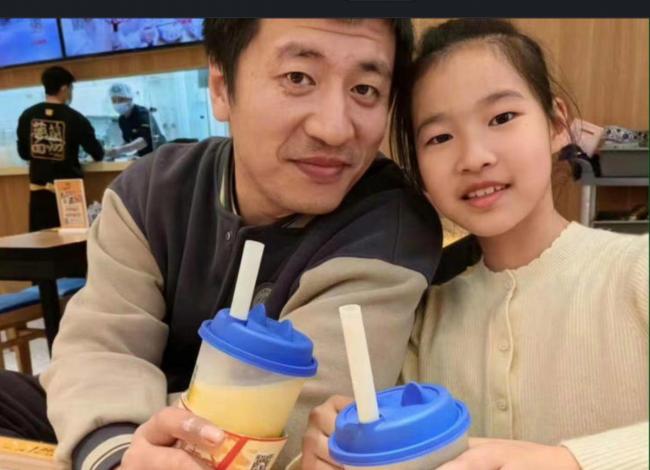 张雪峰女儿悼念爸爸 网友为什么喜欢他 张雪峰女儿悼念爸爸 网友为什么喜欢他