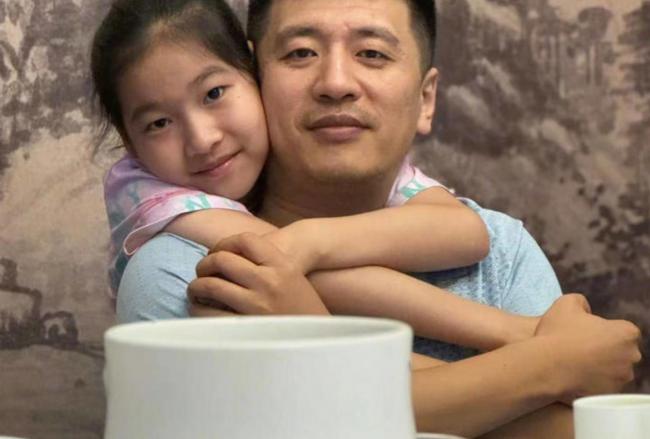 张雪峰女儿悼念爸爸 网友为什么喜欢他 张雪峰女儿悼念爸爸 网友为什么喜欢他