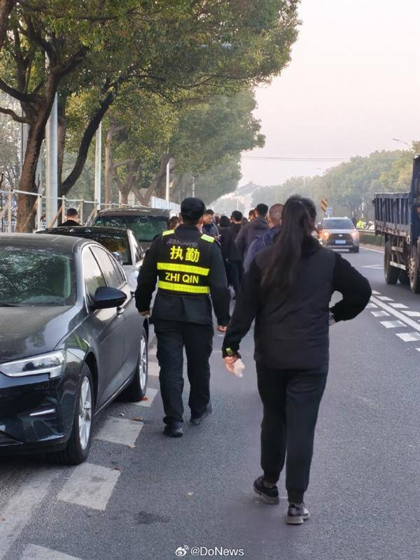 十里长街送雪峰!张雪峰追悼会现场令人震惊 十里长街送雪峰!张雪峰追悼会现场令人震惊