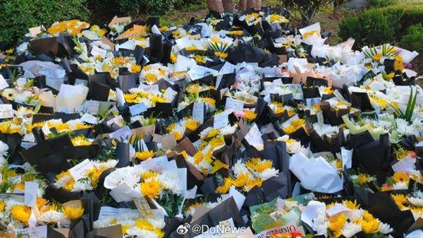 十里长街送雪峰!张雪峰追悼会现场令人震惊 十里长街送雪峰!张雪峰追悼会现场令人震惊