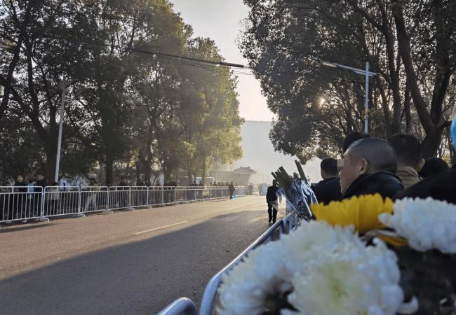 十里长街送雪峰!张雪峰追悼会现场令人震惊 十里长街送雪峰!张雪峰追悼会现场令人震惊