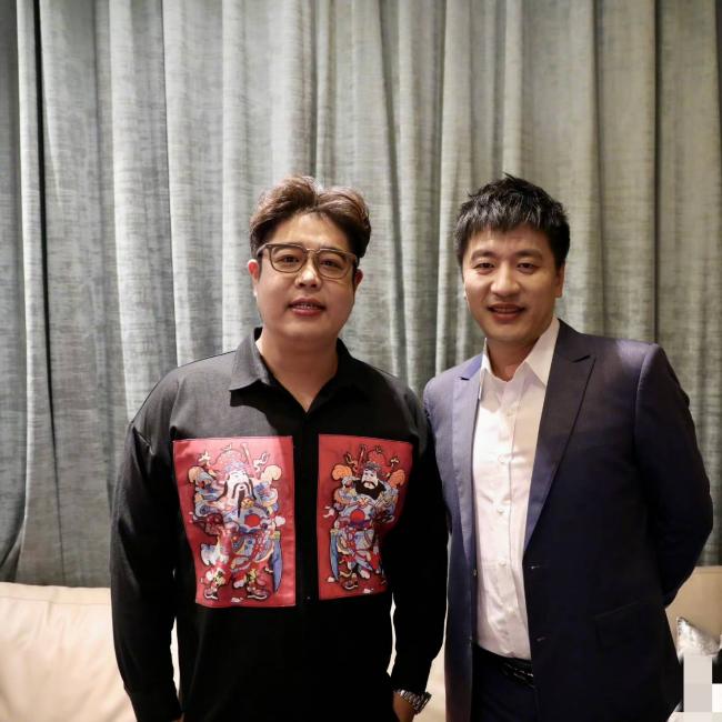 张雪峰2007年毕业照 典型的寒门学子 张雪峰2007年毕业照 典型的寒门学子