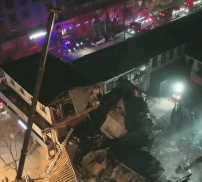 黑龙江三层楼房凌晨突然坍塌 多人被埋 黑龙江三层楼房凌晨突然坍塌 多人被埋