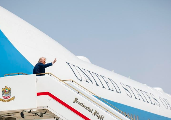 空军一号附近突发安全警报 F-16战斗机紧急升空 空军一号附近突发安全警报 F-16战斗机紧急升空