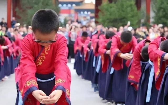 清华教授痛批:现在中国大多数人只是半个人 清华教授痛批:现在中国大多数人只是半个人