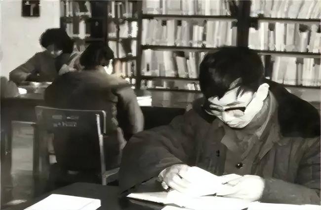 1978年,他用蚂蚁搬家方式将全家送往美国 1978年,他用蚂蚁搬家方式将全家送往美国