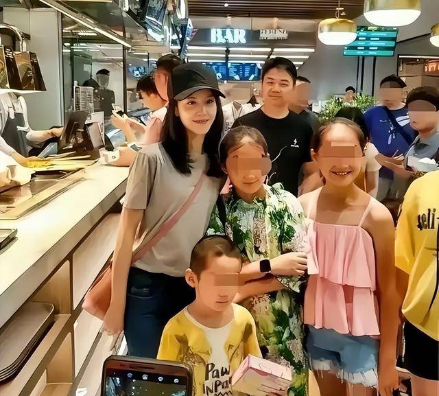 52岁刘强东上千亿身家,儿子却是他一生的遗憾 52岁刘强东上千亿身家,儿子却是他一生的遗憾