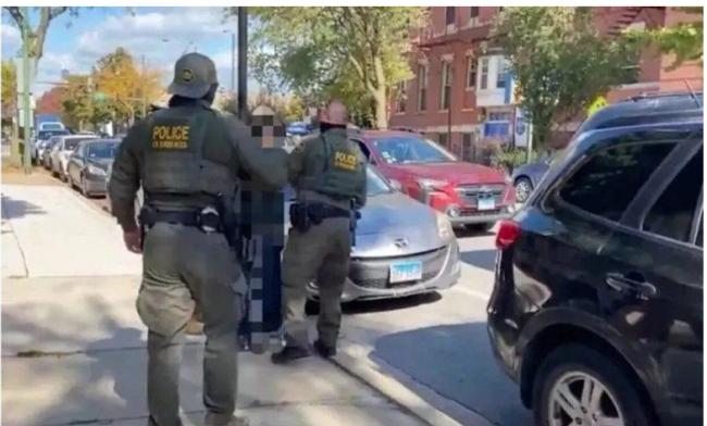 芝城中途闪电战 持中国护照共28人被捕 芝城中途闪电战 持中国护照共28人被捕