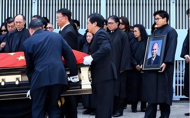 霍家不孝子在美走私军火,还骗光明星20亿 霍家不孝子在美走私军火,还骗光明星20亿