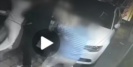 导演被围殴打死!画面曝光引发公愤 警再启调查 导演被围殴打死!画面曝光引发公愤 警再启调查