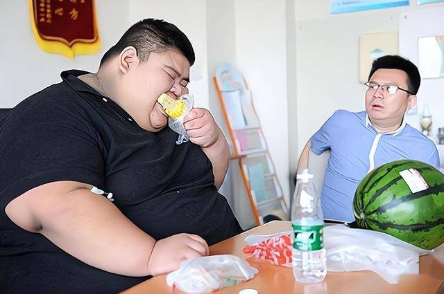 中国首胖切胃暴瘦480斤,成名后抛妻,下场曝光 中国首胖切胃暴瘦480斤,成名后抛妻,下场曝光