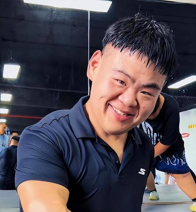 中国首胖切胃暴瘦480斤,成名后抛妻,下场曝光 中国首胖切胃暴瘦480斤,成名后抛妻,下场曝光