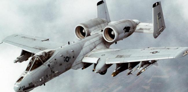 纽约时报:美军A-10攻击机坠毁 飞行员获救 纽约时报:美军A-10攻击机坠毁 飞行员获救