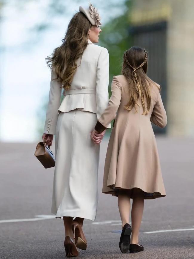 凯特王妃惊艳现身,却是“瘦到脱相” 凯特王妃惊艳现身,却是“瘦到脱相”