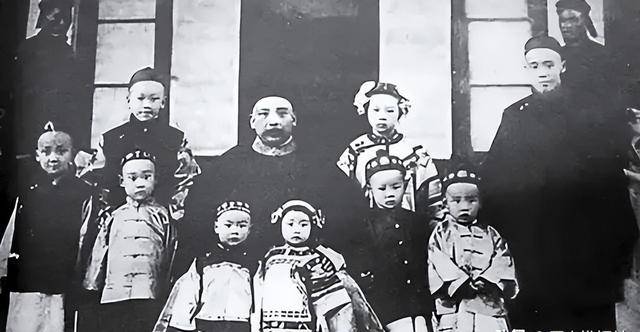 袁世凯后人在美国的合照,个个生活都不错 袁世凯后人在美国的合照,个个生活都不错