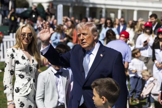 川普1岁外孙首次公开亮相 蒂芙尼越发高调 川普1岁外孙首次公开亮相 蒂芙尼越发高调