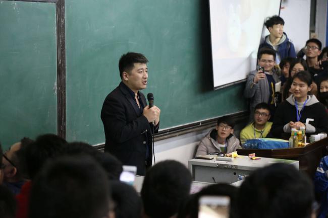 罕见一幕:中国民众掀起一场无声的反抗 罕见一幕:中国民众掀起一场无声的反抗