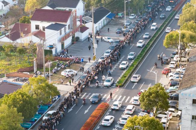 罕见一幕:中国民众掀起一场无声的反抗 罕见一幕:中国民众掀起一场无声的反抗