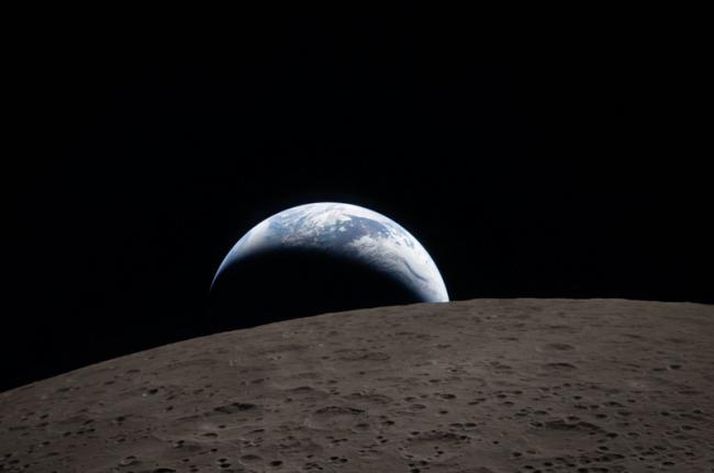 超美星球升起 阿提米丝传回超猛“日全食”奇景 超美星球升起 阿提米丝传回超猛“日全食”奇景