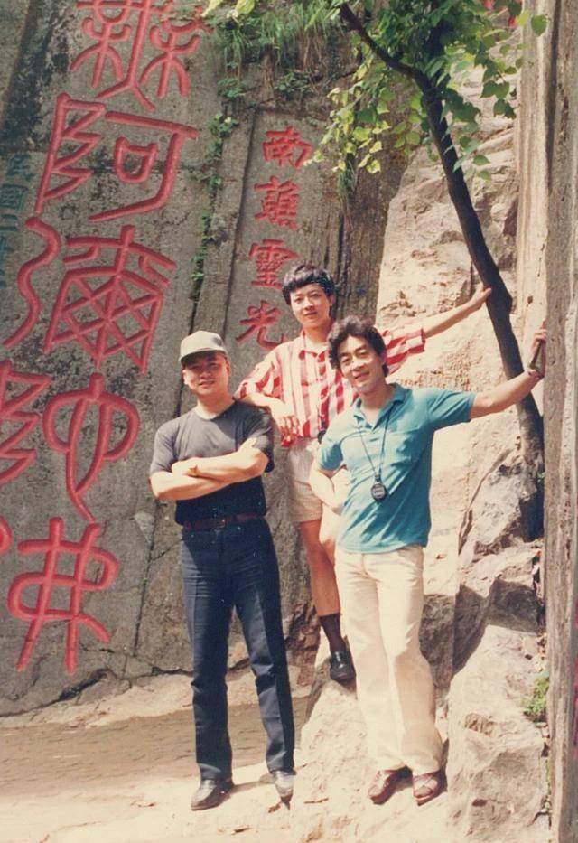 90年代,陈丽华和好友合影,手上戴满了珠宝 90年代,陈丽华和好友合影,手上戴满了珠宝