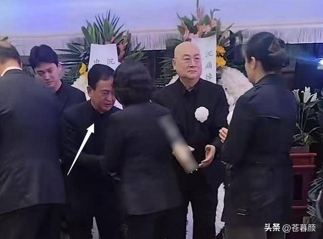 陈丽华告别仪式:迟重瑞哭红双眼 多位明星现身 陈丽华告别仪式:迟重瑞哭红双眼 多位明星现身