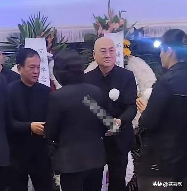 陈丽华告别仪式:迟重瑞哭红双眼 多位明星现身 陈丽华告别仪式:迟重瑞哭红双眼 多位明星现身