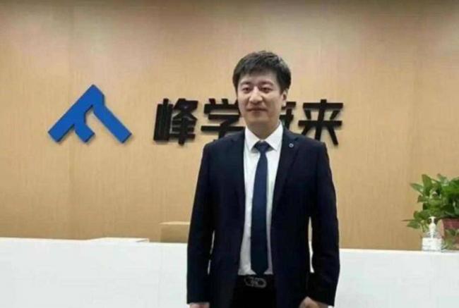 张雪峰团队成员正式复播 超10万人支持 张雪峰团队成员正式复播 超10万人支持