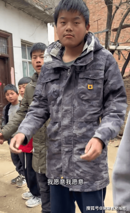 农村家长炫耀家有5儿,却被网民群嘲 农村家长炫耀家有5儿,却被网民群嘲