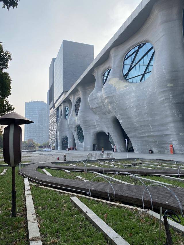 陈丽华的紫檀博物馆,1根木头换北京一套房 陈丽华的紫檀博物馆,1根木头换北京一套房