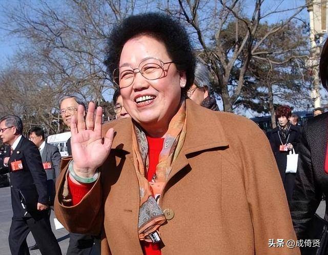 陈丽华亲儿当总裁,养女掌大权,女儿守大厂 陈丽华亲儿当总裁,养女掌大权,女儿守大厂