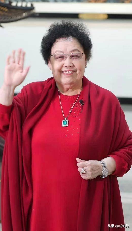 陈丽华亲儿当总裁,养女掌大权,女儿守大厂 陈丽华亲儿当总裁,养女掌大权,女儿守大厂