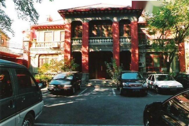 她控诉陈丽华多年,这位蓝眼睛北京人更该被铭记 她控诉陈丽华多年,这位蓝眼睛北京人更该被铭记