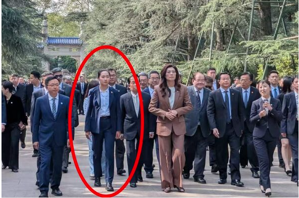 郑丽文赴中亮点 陆网点名随扈是“第一女保镳” 郑丽文赴中亮点 陆网点名随扈是“第一女保镳”