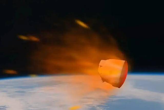 绕月宇航员出舱画面曝光:被搀扶着坐上船 绕月宇航员出舱画面曝光:被搀扶着坐上船