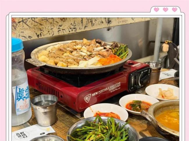 王思聪带三个美女韩国吃饭被偶遇,头发稀疏 王思聪带三个美女韩国吃饭被偶遇,头发稀疏