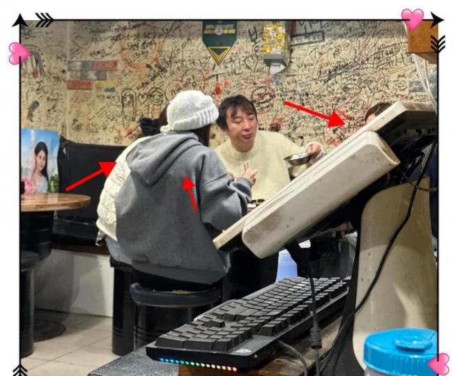 王思聪带三个美女韩国吃饭被偶遇,头发稀疏 王思聪带三个美女韩国吃饭被偶遇,头发稀疏