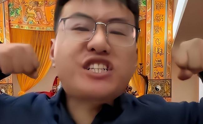 那个砸神像、睡坟场的网红,如今怎样了 那个砸神像、睡坟场的网红,如今怎样了