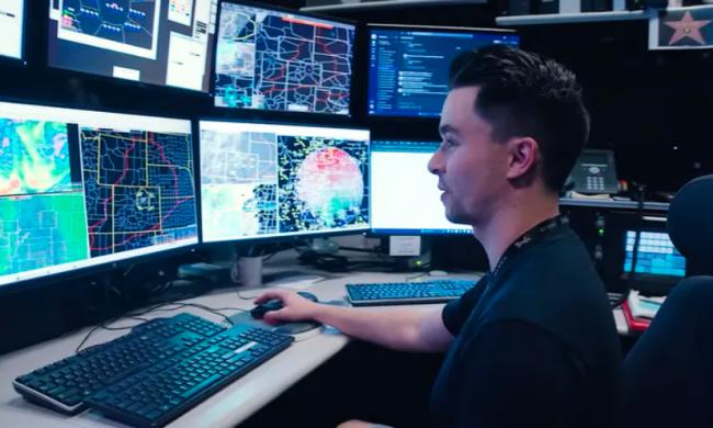 美国招募大批航管员锁定这一组群 年薪很诱人 美国招募大批航管员锁定这一组群 年薪很诱人