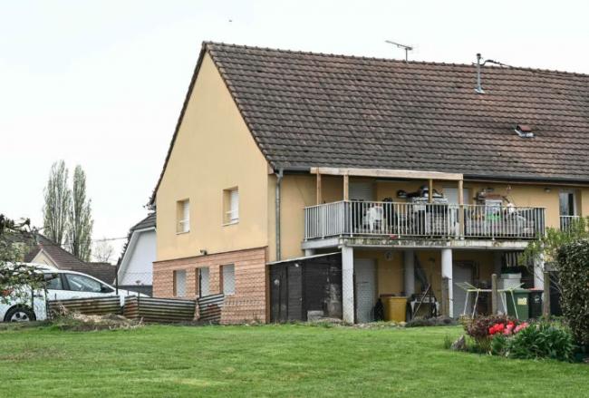 被父亲禁锢货车2年 9岁男童被发现身后… 被父亲禁锢货车2年 9岁男童被发现身后…