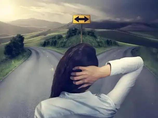 戴头巾反美,脱头巾赴美:这个“伊朗司马南”的绿卡,打碎了谁的滤镜? 戴头巾反美,脱头巾赴美:这个“伊朗司马南”的绿卡,打碎了谁的滤镜?