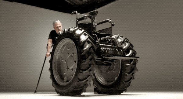 离谱到炸裂!1.5米巨型大轮的“怪兽轮椅”来了 离谱到炸裂!1.5米巨型大轮的“怪兽轮椅”来了