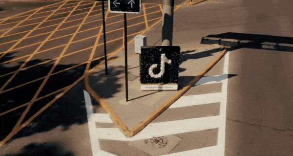 离谱到炸裂!1.5米巨型大轮的“怪兽轮椅”来了 离谱到炸裂!1.5米巨型大轮的“怪兽轮椅”来了