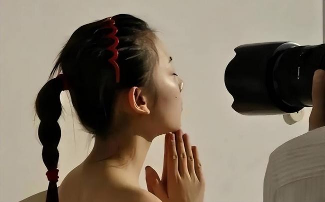 2011年全裸接受采访的那位人大女生,如今怎样 2011年全裸接受采访的那位人大女生,如今怎样