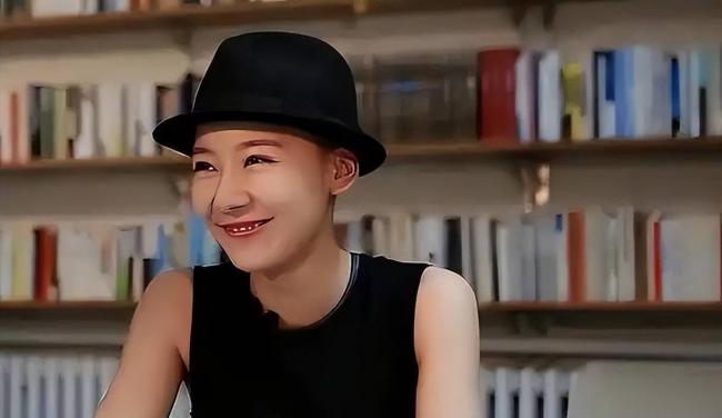 2011年全裸接受采访的那位人大女生,如今怎样 2011年全裸接受采访的那位人大女生,如今怎样